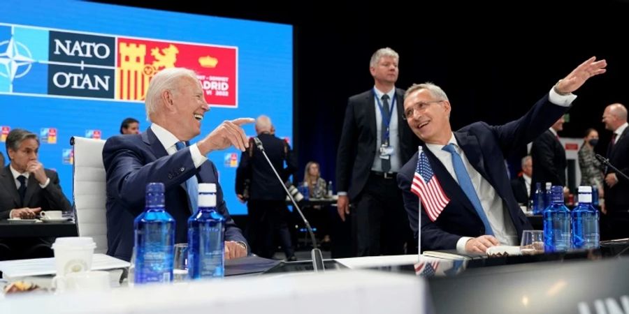 Stoltenberg (r.) mit Biden beim Nato-Gipfel in Madrid