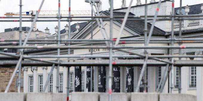 Ein Baugerüst vor dem Museum Fridericianum in Kassel. Ein Baugerüst vor dem Museum Fridericianum in Kassel.