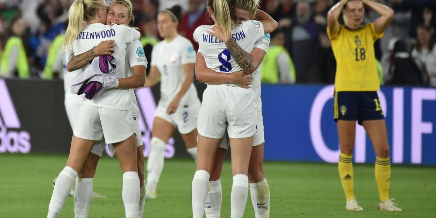 Englands Fussballerinnen wollen auch nach dem EM-Endspiel gegen Deutschland jubeln.