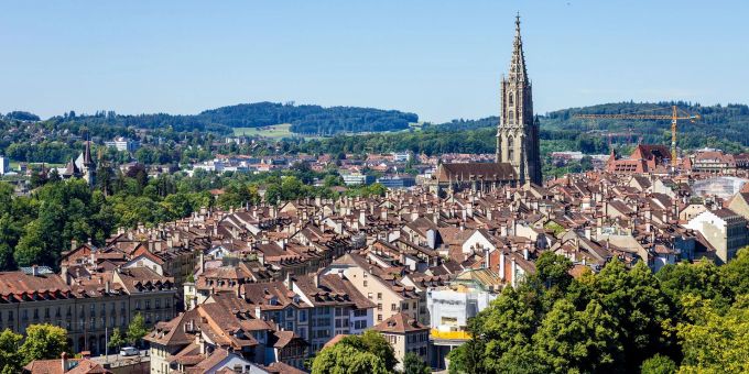 Bern führt die Schweizer Liste im Ranking der besten Städte für die Familiengründung an. Bern