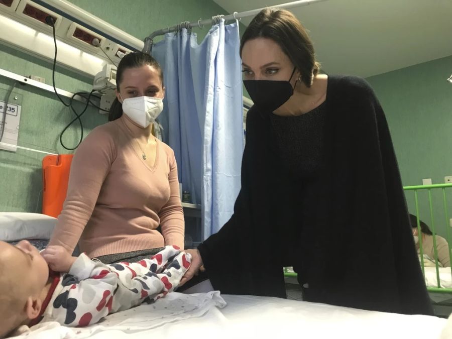 Hier besuchte Angelina Jolie ein Spital in Rom.