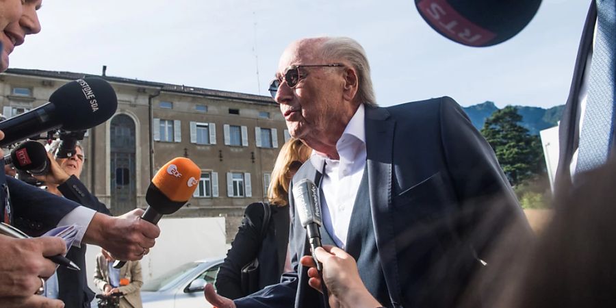 Ex-Fifa-Präsident Joseph Blatter zeigte sich zu Beginn der Prozesses im Juni gelassen. (Archivbild)