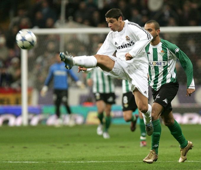 Cicinho lief insgesamt 32 Mal für Real Madrid auf. cicinho