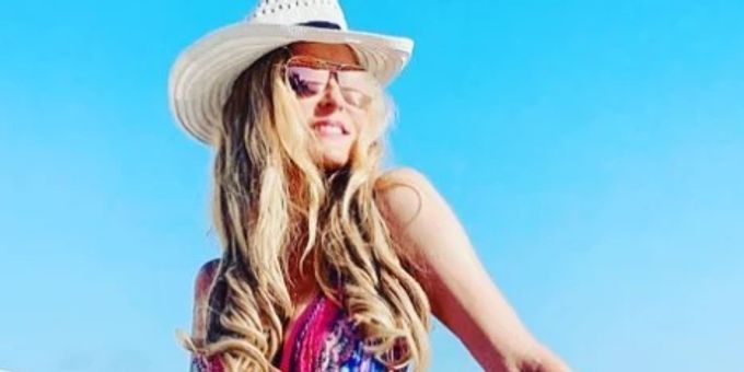Nach Chemo - So einfach zaubert sich Sonya Kraus Haare auf den Kopf