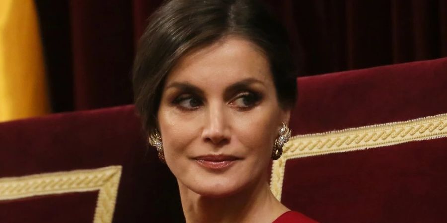 Letizia von Spanien hat leichte Corona-Symptome.