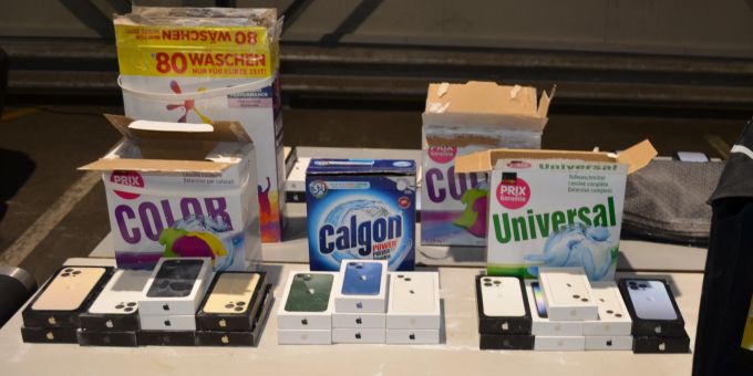 Die in Waschmittel gefundenen Smartphones. waschmittel