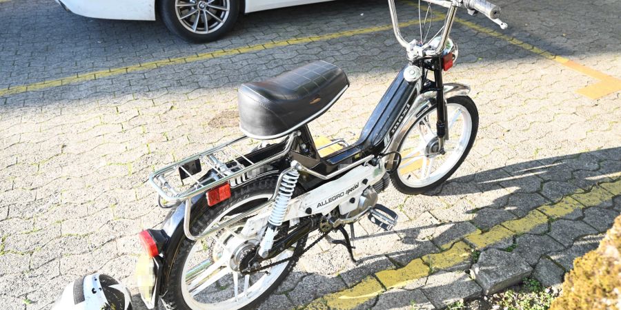 Wil: Alkoholisiert mit Mofa gegen Auto geprallt
