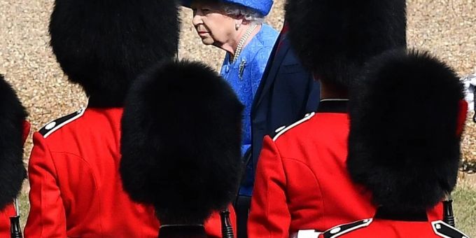 Die Irish Guards sind die operativ aktivste Einheit der britischen Armee. queen elizabeth II.