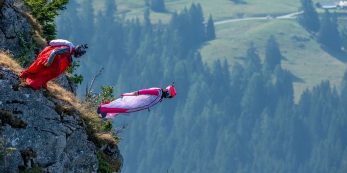 Ein Basejumper stürzte in Walenstadtberg SG in den Tod. (Symbolbild) Walenstadtberg