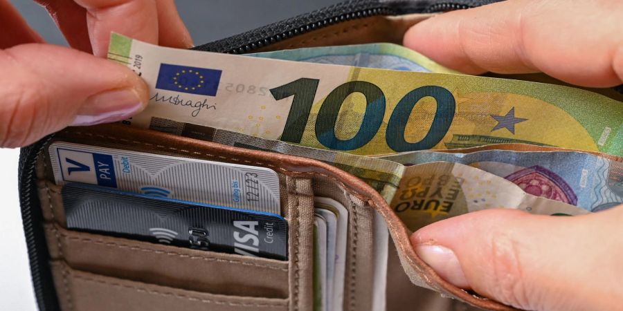 Bürgerinnen und Bürger in Deutschland sind durch steigende Energiepreise zunehmend finanziell belastet.