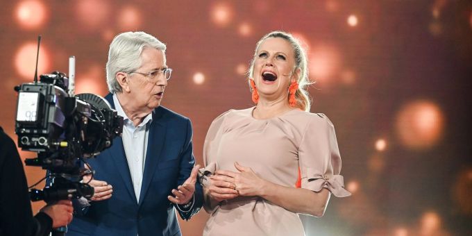 Frank Elstner und Barbara Schöneberger verstehen Spass. Frank Elstner und Barbara Schöneberger verstehen Spass.