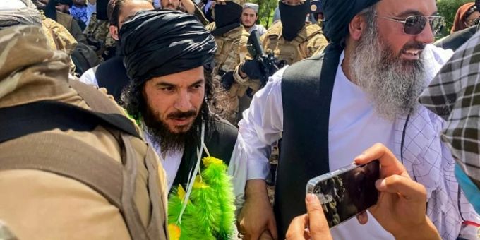 Asadullah Haroon bei seiner Ankunft in Kabul Asadullah Haroon bei seiner Ankunft in Kabul