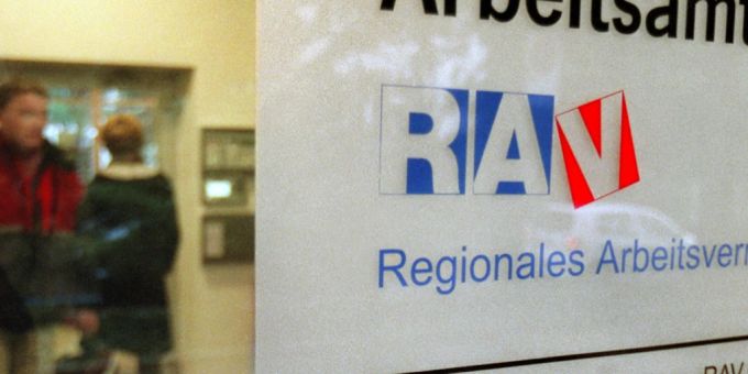 Ende April waren 130'101 Personen in den Regionalen Arbeitsvermittlungszentren (RAV) als arbeitslos gemeldet. (Archivbild) RAV
