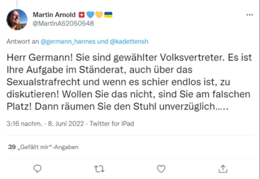 Ein anderer Twitter-User forderte den SVP-Politiker zum Rücktritt auf.