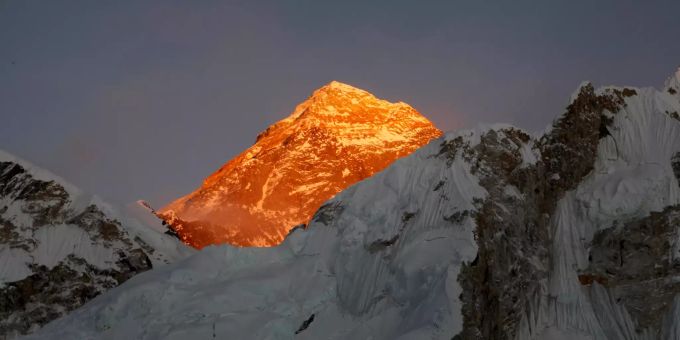 Blick auf den Mount Everest, aufgenommen vom Kala Patthar (Nepal) aus. Mount Everest