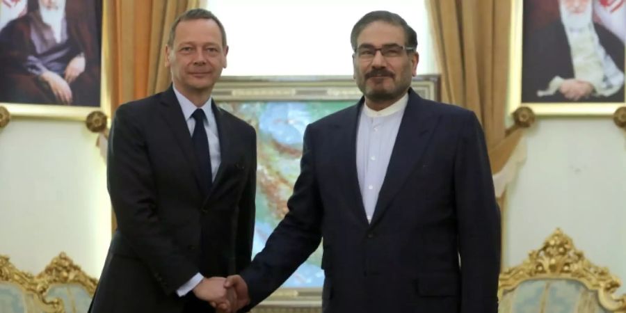Macrons Berater Emmanuel Bonne (l.) in Teheran