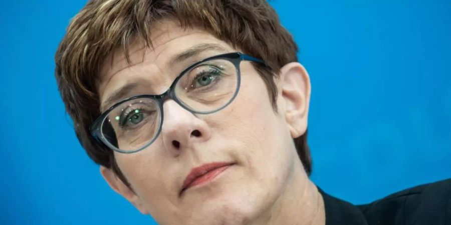 Annegret Kramp-Karrenbauer, Bundesvorsitzende der CDU, spricht bei einer Pressekonferenz nach der zweitägigen Klausur des CDU Bundesvorstands. Foto: Michael Kappeler