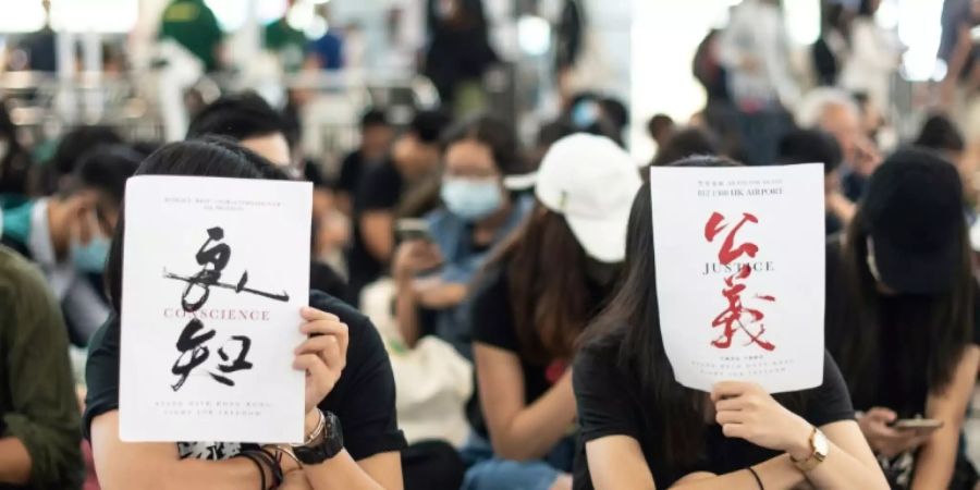 Erneut Proteste am Hongkonger Flughafen