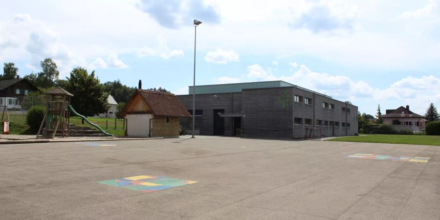 Die Lindenhalle und das Ofenhaus in Büetigen.