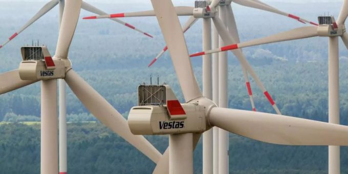 Den eisten Ökostrom produzierten mit 55,8 Milliarden Kilowattstunden Windräder an Land - sie lieferten 18 Prozent mehr als im ersten Halbjahr 2018. Foto: Jens Büttner Den eisten Ökostrom produzierten mit 55,8 Milliarden Kilowattstunden Windräder an Land - sie lieferten 18 Prozent mehr als im ersten Halbjahr 2018. Foto: Jens Büttner