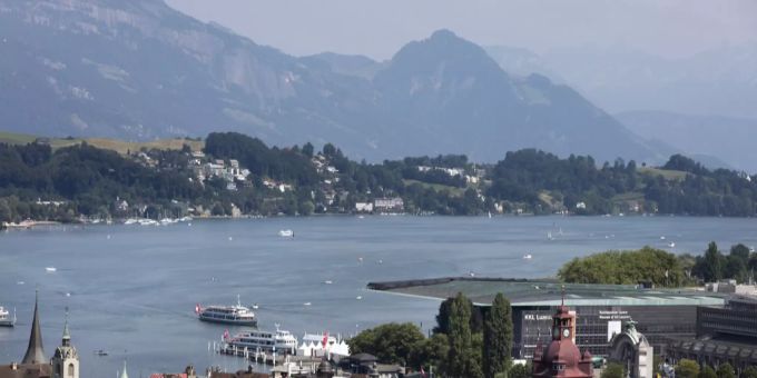 Die Stadt Luzern am Vierwaldstättersee. Zwei Vierwaldstättersee