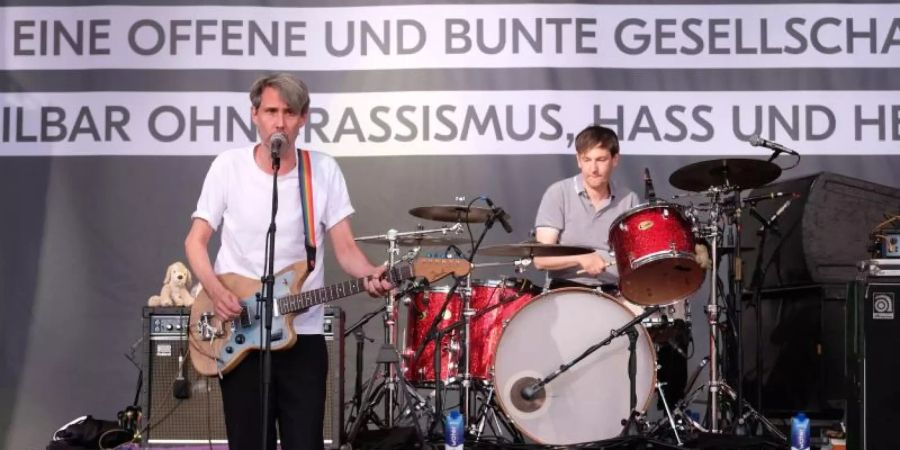 Die Band Tocotronic beim Festival „Kosmos Chemnitz - Wir bleiben mehr“. Foto: Sebastian Willnow