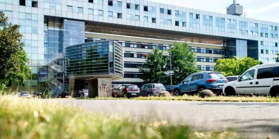 Das niedersächsische Landeskriminalamt in Hannover: Bei einem Einbruch in das Auto eines LKA-Beamten wurden Akten mit Daten von V-Leuten gestohlen. Foto: Hauke-Christian Dittrich