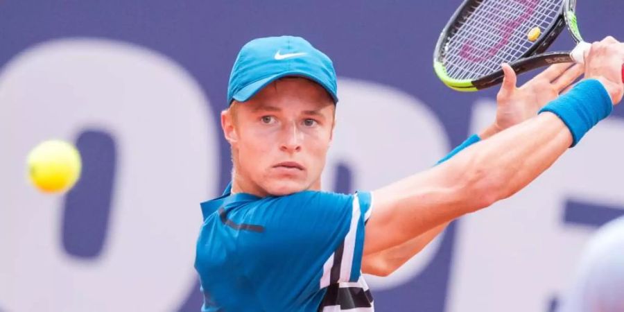 Talent Rudolf Molleker hat beim Tennisturnier in Hamburg das Achtelfinale erreicht. Foto: Daniel Bockwoldt