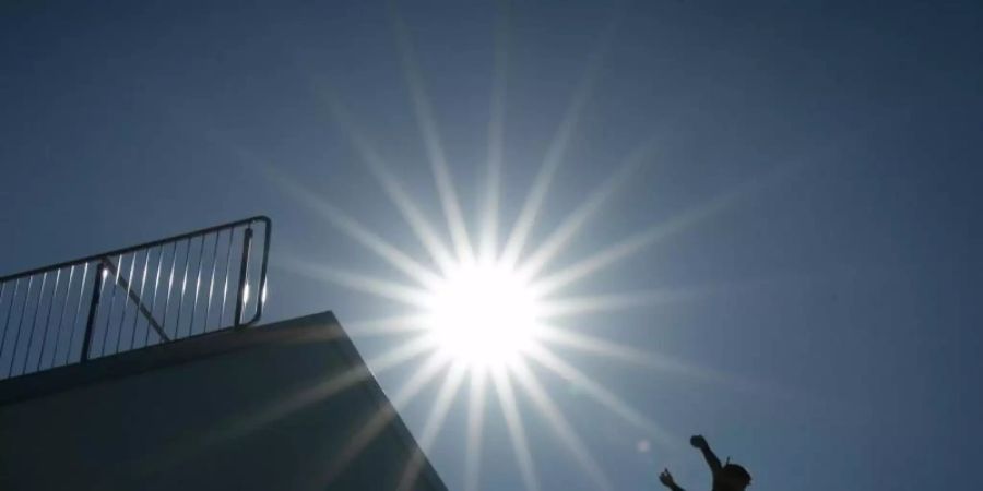 Die Hitze in Deutschland erreicht rekordverdächtige Höhen. Meteorologen warnen bundesweit vor starker oder gar extremer Hitze. Foto: Friso Gentsch