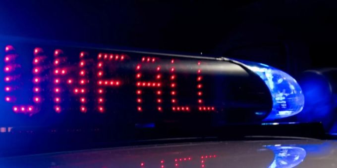 Warnschrift auf einem Polizeiwagen. Illnau-Effretikon ZH