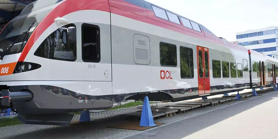 Stadler Rail hat einen Auftrag aus Deutschland im Wert von rund 100 Millionen Euro über die Lieferung von 16 «Flirt»-Zügen erhalten. (Archiv)