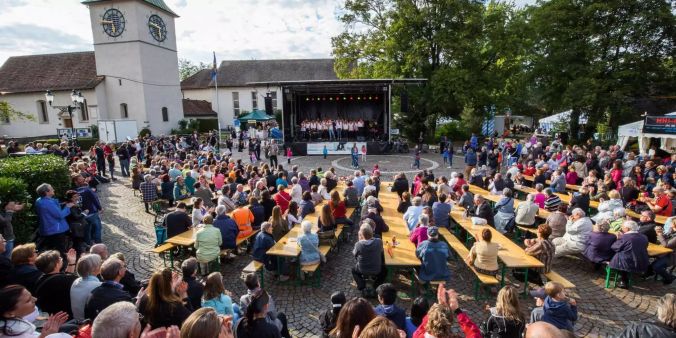 Kirchenplatz Schlierefäscht 2015