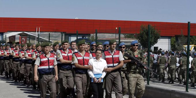 Seit dem türkischen Putschversuch im Juli 2016 werden viele Verdächtige inhaftiert. (Archivbild) Putschversuch