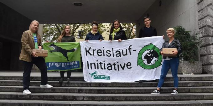 Kreislaufwirtschaft ist ein aktuelles Thema: Die Jungen Grünen Zürich reichten ihre Kreislauf-Initiative ein. junge grüne zürich, Kreislaufwirtschaft