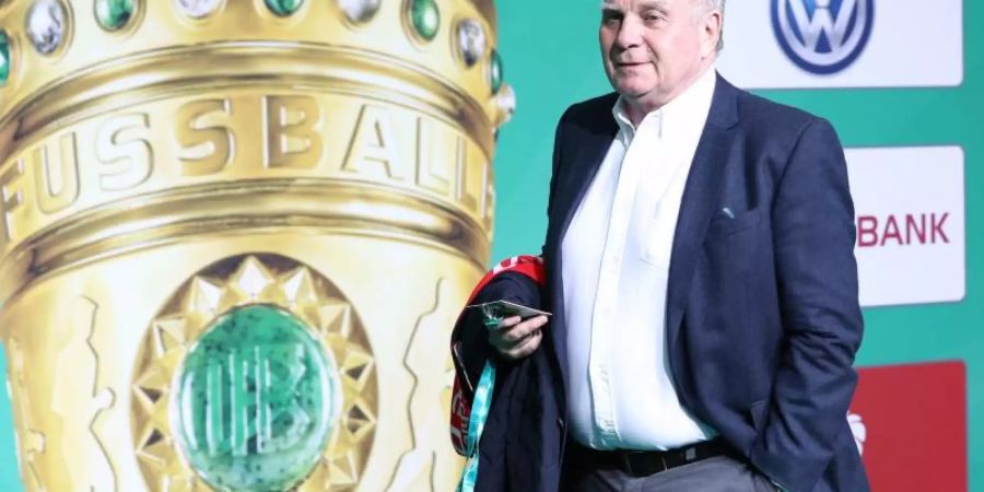 Uli Hoeness hatte Einkäufe des FC Bayern angekündigt. Foto: Christian Charisius