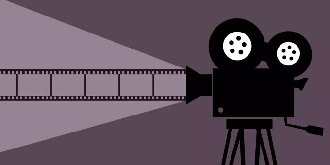 Ein Filmprojektor zeigt einen Film. Film
