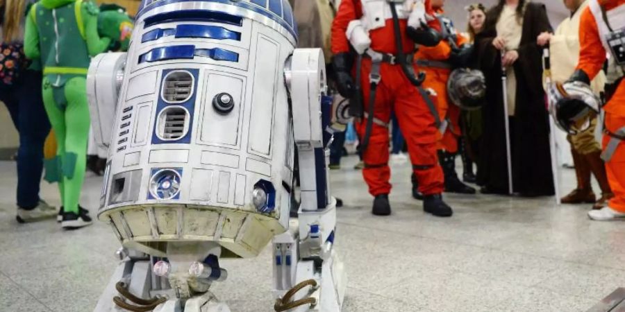 Bei Künstlicher Intelligenz denken die meisten Menschen noch immer an Film-Charakter wie den Knuddel-Roboter R2-D2 aus der Serie «Star Wars» oder die Killermaschine Terminator. Foto: Kirsty O'connor/PA Wire