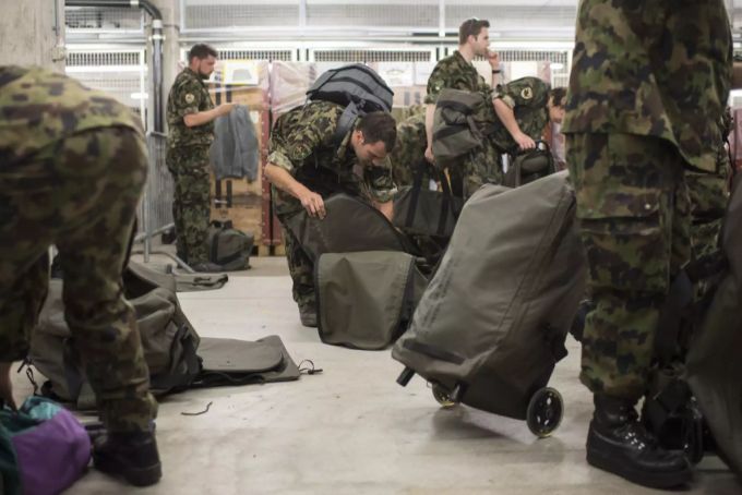 Bettwanzen überragen sich passiv über Textilien und andere Gegenstände. Daher breiten sie sich oft unbemerkt aus. Bettwanzen Militär