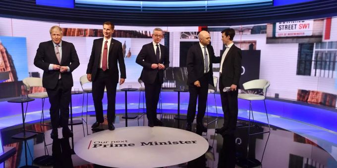 Die Kandidaten für die Nachfolge von Theresa May bei der zweiten TV-Debatte: Boris Johnson (v. l. n. r.), Jeremy Hunt, Michael Gove, Sajid Javid und Rory Stewart. Boris Johnson Theresa May Nachfolge