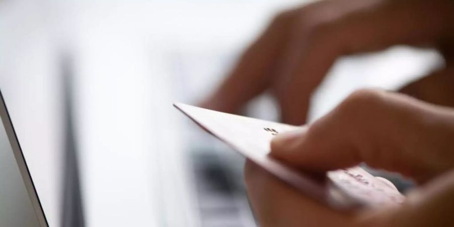 Banken müssen die Vorgaben der europäischen Zahlungsdiensterichtlinie («Payment Service Directive») seit dem 14. September umsetzen. Foto: Franziska Gabbert