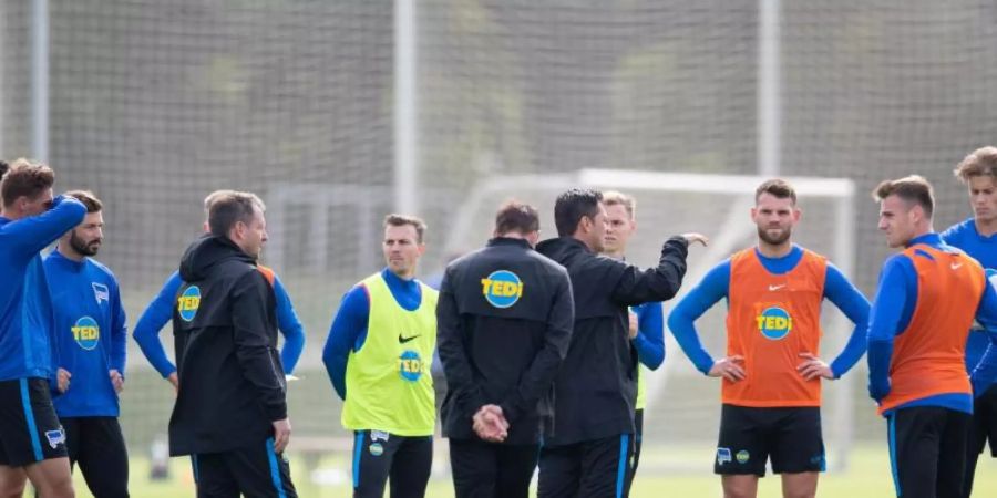 Hertha-Trainer Ante Covic will, dass seine Spieler zusammenhalten. Foto: Tom Weller