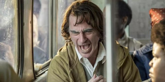 Arthur Fleck/Joker (Joaquin Phoenix) dreht durch. Foto: Niko Tavernise/Warner Bros. Entertainment Arthur Fleck/Joker (Joaquin Phoenix) dreht durch. Foto: Niko Tavernise/Warner Bros. Entertainment