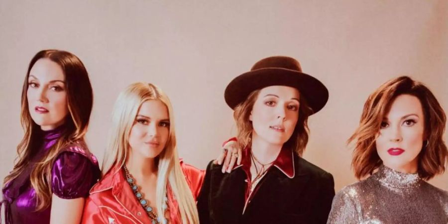 Zu viert unterwegs: Highwomen mit Natalie Hemby (l-r), Maren Morris, Brandi Carlile und Amanda Shires. Foto: Alysse Gafkjen/Low Country Sound/Elektra