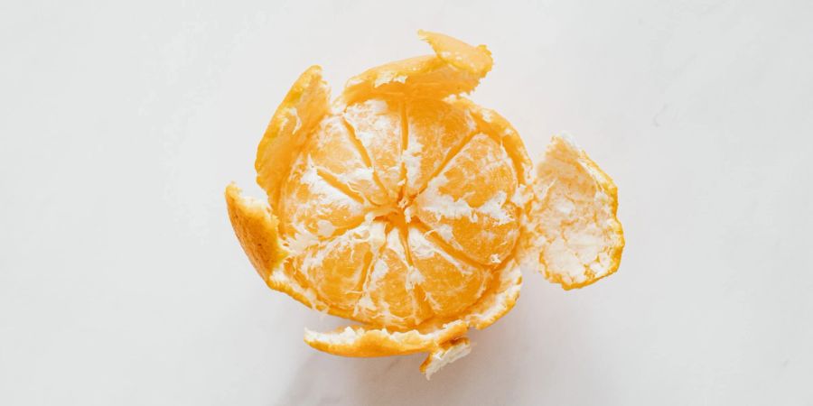 Mandarine Schale Fruchtfleisch weiss