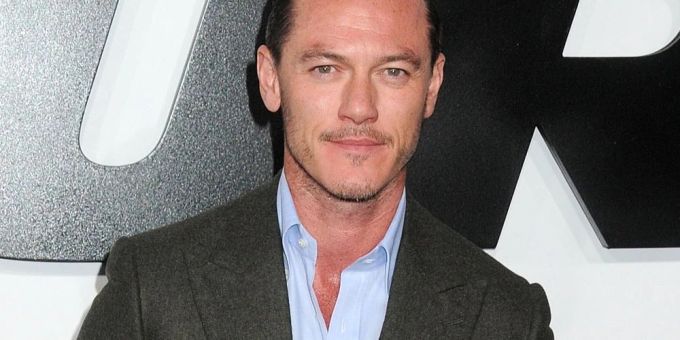 Luke Evans ist derzeit glücklich vergeben. Luke Evans ist derzeit glücklich vergeben.