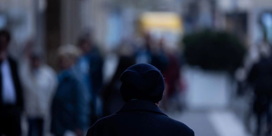 Auch immer mehr 60- bis 70-Jährige in Deutschland fühlen sich einsam.