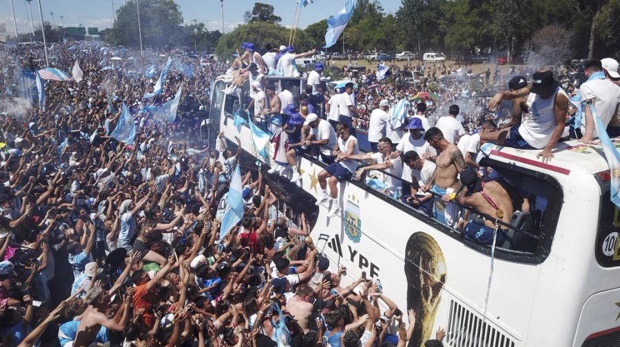 In Buenos Aires wurde «La Scaloneta», wie die argentinische Nationalmannschaft unter Trainer Lionel Scaloni genannt wird, nach der Ankunft aus Katar gefeiert.