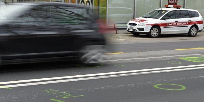 Krasse Raserdelikte sollen weiterhin hart bestraft werden können. Für Unbescholtene sowie für achtenswerte Gründe sollen die Richter dagegen mehr Spielraum erhalten. (Themenbild) raser