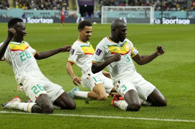 Kalidou Koulibaly (r.) bejubelt seinen Treffer zum 2:1. Kalidou Koulibaly