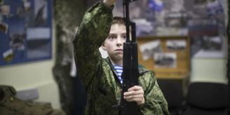 Armee-Influencer - Putin bereitet Kinder vor, für Russland zu sterben Armee-Influencer - Putin bereitet Kinder vor, für Russland zu sterben